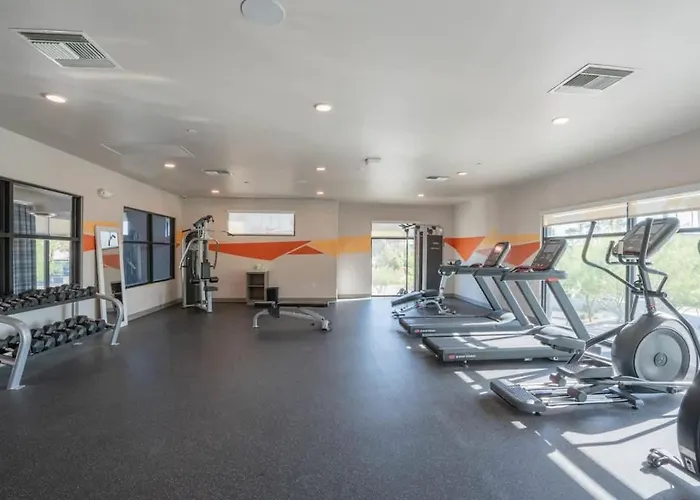 Spacious 1bd - Balcony, Pool, Gym, W-d - Sleeps 4 Apartment *