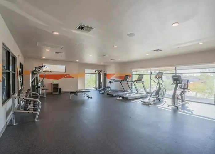 Apartment Spacious 1bd - Balcony, Pool, Gym, W-d - Sleeps 4 Tempe