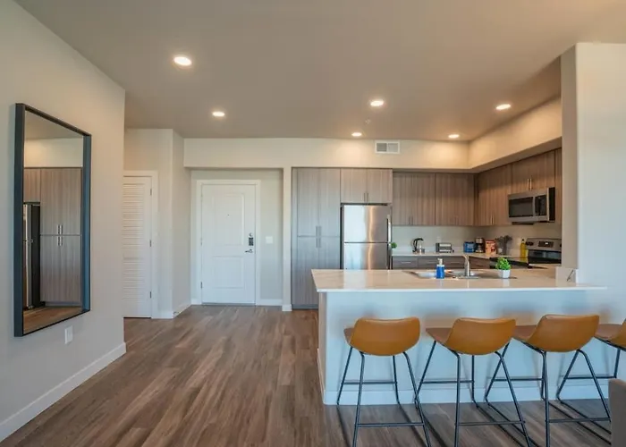 Spacious 1bd - Balcony, Pool, Gym, W-d - Sleeps 4 Apartment Tempe